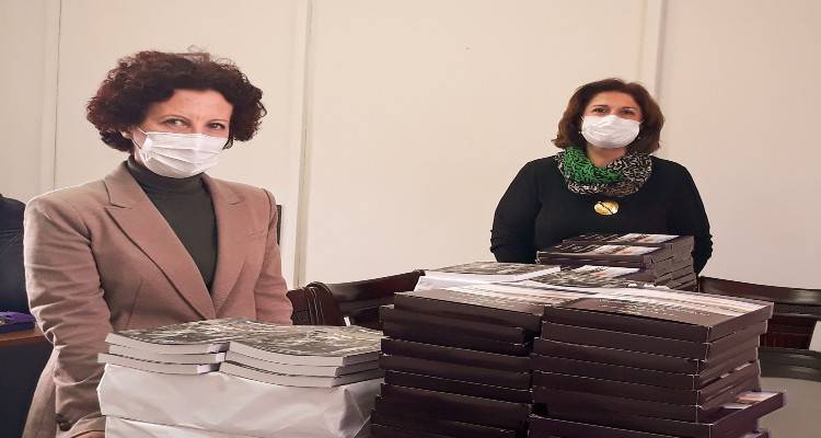 Δωρεά βιβλίων στα σχολεία της Περιφέρειας