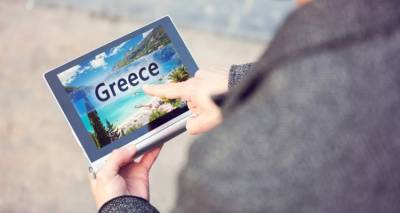 &laquo;&Tau;&omicron;&upsilon;&rho;&iota;&sigma;&mu;ό&sigmaf; &gamma;&iota;&alpha; Ό&lambda;&omicron;&upsilon;&sigmaf;&raquo;, &upsilon;&pi;&epsilon;&gamma;&rho;ά&phi;&eta; &eta; &pi;&rho;&omicron;&gamma;&rho;&alpha;&mu;&mu;&alpha;&tau;&iota;&kappa;ή &sigma;&upsilon;&mu;&phi;&omega;&nu;ί&alpha; | &Pi;ό&tau;&epsilon; &alpha;&nu;&omicron;ί&gamma;&epsilon;&iota; &eta; &pi;&lambda;&alpha;&tau;&phi;ό&rho;&mu;&alpha;, &pi;&omicron;&iota;&omicron;&iota; &epsilon;&upsilon;&nu;&omicron;&omicron;ύ&nu;&tau;&alpha;&iota;