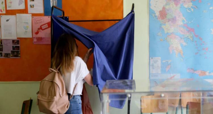 &Epsilon;&kappa;&lambda;&omicron;&gamma;έ&sigmaf; 2023: &Omicron;&iota; &nu;έ&omicron;&iota; 17-24 &epsilon;&tau;ώ&nu; &psi;ή&phi;&iota;&sigma;&alpha;&nu; &Nu;&Delta; &mu;&epsilon; 31,5%