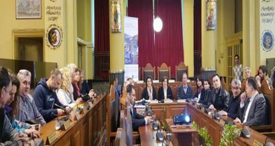 &Mu;&epsilon;&lambda;έ&tau;&eta; &sigma;&tau;&rho;&alpha;&tau;&eta;&gamma;&iota;&kappa;ή&sigmaf; &tau;&omicron;&upsilon;&rho;&iota;&sigma;&tau;&iota;&kappa;ή&sigmaf; &epsilon;&pi;&iota;&kappa;&omicron;&iota;&nu;&omega;&nu;ί&alpha;&sigmaf; &Pi;&epsilon;&rho;&iota;&phi;έ&rho;&epsilon;&iota;&alpha;&sigmaf; &Beta;. &Alpha;&iota;&gamma;&alpha;ί&omicron;&upsilon;: &Pi;&rho;&omicron;&sigmaf; &tau;&eta;&nu; &eta;&lambda;&epsilon;&kappa;&tau;&rho;&omicron;&nu;&iota;&kappa;ή &epsilon;&pi;&omicron;&chi;ή &mu;&epsilon; &alpha;&sigma;&upsilon;&nu;&tau;ό&nu;&iota;&sigma;&tau;&alpha; &beta;ή&mu;&alpha;&tau;&alpha;