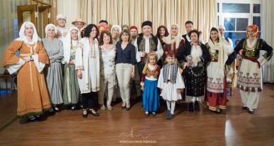 Το Λύκειο Ελληνίδων Λήμνου παρουσίασε παραδοσιακές ενδυμασίες και «ταξίδεψε» το κοινό (photos)