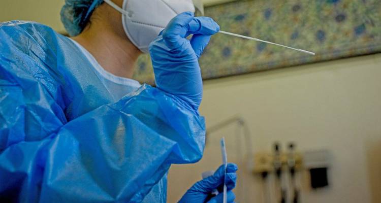 Κορωνοϊός: Άλμα στα κρούσματα, καταγράφηκαν 248 νέα | 98 στην Αττική, 25 στην Πέλλα