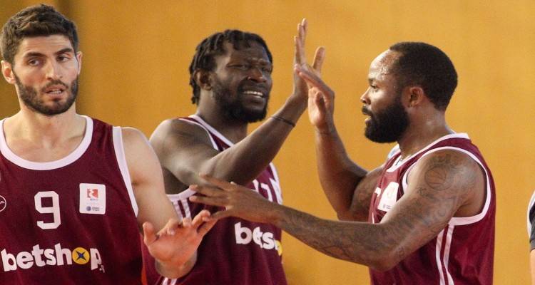 Ήφαιστος: Διπλή κορυφαία επίδοση τρίποντων