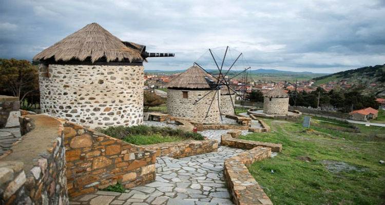 30 &sigma;&tau;&rho;έ&mu;&mu;&alpha;&tau;&alpha; &gamma;&eta;&sigmaf; έ&kappa;&alpha;&psi;&epsilon; &eta; &phi;&omega;&tau;&iota;ά &sigma;&tau;&omicron;&nu; &Kappa;&omicron;&nu;&tau;&iota;ά