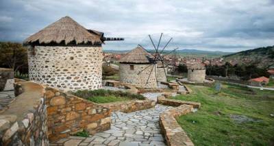 30 &sigma;&tau;&rho;έ&mu;&mu;&alpha;&tau;&alpha; &gamma;&eta;&sigmaf; έ&kappa;&alpha;&psi;&epsilon; &eta; &phi;&omega;&tau;&iota;ά &sigma;&tau;&omicron;&nu; &Kappa;&omicron;&nu;&tau;&iota;ά