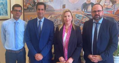 &Sigma;&tau;&eta; &Delta;ή&mu;&alpha;&rho;&chi;&omicron; &Lambda;ή&mu;&nu;&omicron;&upsilon; &Kappa;&omicron;&upsilon;&tau;&omicron;&upsilon;&lambda;ά&kappa;&eta;&sigmaf; &kappa;&alpha;&iota; &Mu;&omicron;&sigma;&kappa;ώ&phi;