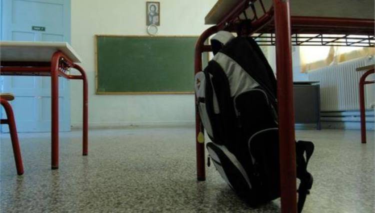 &Alpha;&gamma;&iota;&alpha;&sigma;&mu;ό&sigmaf; &mu;&epsilon; 12.000 &kappa;&epsilon;&nu;ά &sigma;&epsilon; &delta;&eta;&mu;&omicron;&tau;&iota;&kappa;ά, &gamma;&upsilon;&mu;&nu;ά&sigma;&iota;&alpha;, &lambda;ύ&kappa;&epsilon;&iota;&alpha;