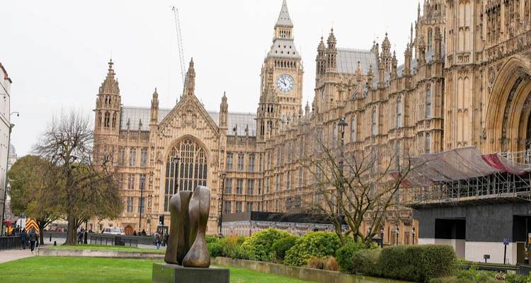 Το Ηνωμένο Βασίλειο ψηφίστηκε ως το δεύτερο πιο μίζερο μέρος στον κόσμο σε μια νέα δημοσκόπηση