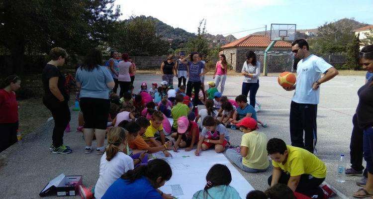 &Gamma;&iota;&omicron;&rho;&tau;ά&sigma;&tau;&eta;&kappa;&epsilon; &eta; &Pi;&alpha;&nu;&epsilon;&lambda;&lambda;ή&nu;&iota;&alpha; &Eta;&mu;έ&rho;&alpha; &Sigma;&chi;&omicron;&lambda;&iota;&kappa;&omicron;ύ &Alpha;&theta;&lambda;&eta;&tau;&iota;&sigma;&mu;&omicron;ύ &sigma;&tau;&alpha; &sigma;&chi;&omicron;&lambda;&epsilon;ί&alpha; &tau;&omicron;&upsilon; N. &Lambda;έ&sigma;&beta;&omicron;&upsilon; (photos)