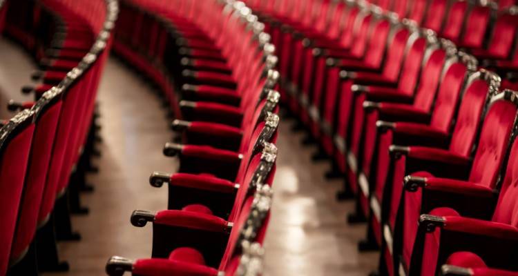 &Theta;ύ&epsilon;&lambda;&lambda;&alpha; &kappa;&alpha;&tau;&alpha;&gamma;&gamma;&epsilon;&lambda;&iota;ώ&nu; &sigma;&tau;&omicron; &theta;έ&alpha;&tau;&rho;&omicron; | &Eta; ώ&rho;&alpha; &tau;&eta;&sigmaf; &Delta;&iota;&kappa;&alpha;&iota;&omicron;&sigma;ύ&nu;&eta;&sigmaf;, &sigma;&tau;&omicron;&nu; &epsilon;&iota;&sigma;&alpha;&gamma;&gamma;&epsilon;&lambda;έ&alpha; &eta; &pi;&rho;ώ&tau;&eta; &mu;ή&nu;&upsilon;&sigma;&eta; &kappa;&alpha;&tau;ά &gamma;&nu;&omega;&sigma;&tau;&omicron;ύ &sigma;&kappa;&eta;&nu;&omicron;&theta;έ&tau;&eta;, &gamma;&iota;&alpha; &beta;&iota;&alpha;&sigma;&mu;ό 15&chi;&rho;&omicron;&nu;&omicron;&upsilon;