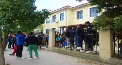 &Kappa;&iota;&nu;&eta;&tau;&omicron;&pi;&omicron;&iota;ή&sigma;&epsilon;&iota;&sigmaf;  &delta;&iota;&alpha;&mu;&alpha;&rho;&tau;&upsilon;&rho;ί&alpha;&sigmaf; &tau;&eta;&nu; &Pi;&alpha;&rho;&alpha;&sigma;&kappa;&epsilon;&upsilon;ή &sigma;&tau;&alpha; &sigma;&chi;&omicron;&lambda;&epsilon;ί&alpha; &tau;&eta;&sigmaf; &Lambda;ή&mu;&nu;&omicron;&upsilon; &alpha;&pi;ό &tau;&omicron;&upsilon;&sigmaf; &epsilon;&kappa;&pi;&alpha;&iota;&delta;&epsilon;&upsilon;&tau;&iota;&kappa;ό&sigmaf;