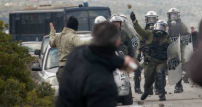 &Sigma;&Epsilon;&Pi;&Epsilon; &ndash; &Epsilon;&Lambda;&Mu;&Epsilon; &Lambda;ή&mu;&nu;&omicron;&upsilon;: &laquo;&Omicron; &alpha;&upsilon;&tau;&alpha;&rho;&chi;&iota;&sigma;&mu;ό&sigmaf; &delta;&epsilon;&nu; &theta;&alpha; &pi;&epsilon;&rho;ά&sigma;&epsilon;&iota;!&raquo;
