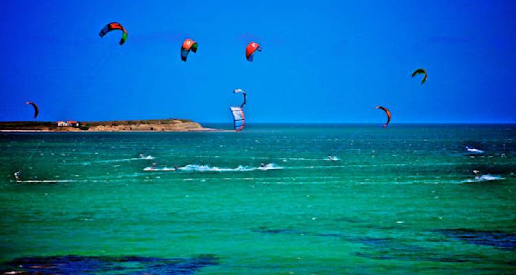 &Epsilon;&upsilon;&chi;ά&rho;&iota;&sigma;&tau;&eta; &epsilon;&xi;έ&lambda;&iota;&xi;&eta;:  &Epsilon;&kappa;&tau;ό&sigmaf; &laquo;&Alpha;&pi;ά&tau;&eta;&tau;&omega;&nu; &Pi;&alpha;&rho;&alpha;&lambda;&iota;ώ&nu;&raquo; &tau;&omicron; &Kappa;έ&rho;&omicron;&sigmaf;!