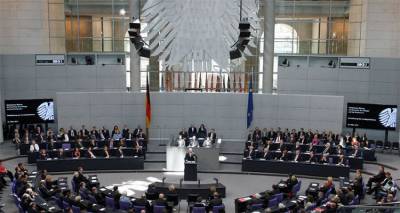 &Gamma;&epsilon;&rho;&mu;&alpha;&nu;&iota;&kappa;έ&sigmaf; &epsilon;&kappa;&lambda;&omicron;&gamma;έ&sigmaf;: &Pi;ύ&rho;&rho;&epsilon;&iota;&omicron;&sigmaf; &nu;ί&kappa;&eta; &Mu;έ&rho;&kappa;&epsilon;&lambda;, &sigma;&upsilon;&nu;&tau;&rho;&iota;&beta;ή &Sigma;&omicron;&upsilon;&lambda;&tau;&sigmaf;, &laquo;έ&kappa;&rho;&eta;&xi;&eta;&raquo; &tau;&eta;&sigmaf; &alpha;&kappa;&rho;&omicron;&delta;&epsilon;&xi;&iota;ά&sigmaf;