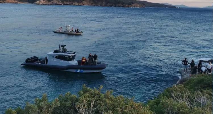 &Sigma;&upsilon;&nu;&tau;&rho;&iota;&beta;ή &epsilon;&lambda;&iota;&kappa;&omicron;&pi;&tau;έ&rho;&omicron;&upsilon; &sigma;&tau;&eta; &Sigma;ά&mu;&omicron;: &Delta;&iota;&alpha;&sigma;ώ&theta;&eta;&kappa;&epsilon; &omicron; &pi;&iota;&lambda;ό&tau;&omicron;&sigmaf; | &Nu;&epsilon;&kappa;&rho;&omicron;ί &delta;ύ&omicron; &epsilon;&pi;&iota;&beta;&alpha;ί&nu;&omicron;&nu;&tau;&epsilon;&sigmaf; | &Alpha;&gamma;&nu;&omicron;&epsilon;ί&tau;&alpha;&iota; &tau;&omicron; &tau;έ&tau;&alpha;&rho;&tau;&omicron; &mu;έ&lambda;&omicron;&sigmaf; &tau;&omicron;&upsilon; &pi;&lambda;&eta;&rho;ώ&mu;&alpha;&tau;&omicron;&sigmaf;