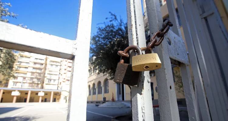 &Pi;ό&tau;&epsilon; &theta;&alpha; &alpha;&nu;&omicron;ί&xi;&omicron;&upsilon;&nu; &tau;&alpha; &sigma;&chi;&omicron;&lambda;&epsilon;ί&alpha;, &tau;&eta;&nu; ά&lambda;&lambda;&eta; &epsilon;&beta;&delta;&omicron;&mu;ά&delta;&alpha; &omicron;&iota; &alpha;&pi;&omicron;&phi;ά&sigma;&epsilon;&iota;&sigmaf; | &Omicron;&lambda;&omicron;&sigmaf; &omicron; &sigma;&chi;&epsilon;&delta;&iota;&alpha;&sigma;&mu;ό&sigmaf;