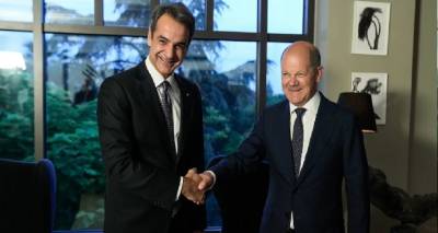 Έ&nu;&alpha;&sigmaf; &kappa;&alpha;&gamma;&kappa;&epsilon;&lambda;ά&rho;&iota;&omicron;&sigmaf; &sigma;&tau;&eta;&nu; &Alpha;&kappa;&rho;ό&pi;&omicron;&lambda;&eta;: &Omicron; &Sigma;&omicron;&lambda;&tau;&sigmaf; &tau;&eta;&nu; &Pi;έ&mu;&pi;&tau;&eta; &sigma;&tau;&eta;&nu; &Alpha;&theta;ή&nu;&alpha;, &sigma;&upsilon;&nu;ά&nu;&tau;&eta;&sigma;&eta; &mu;&epsilon; &Mu;&eta;&tau;&sigma;&omicron;&tau;ά&kappa;&eta; | &Eta; &beta;&alpha;&rho;&iota;ά &alpha;&tau;&zeta;έ&nu;&tau;&alpha;