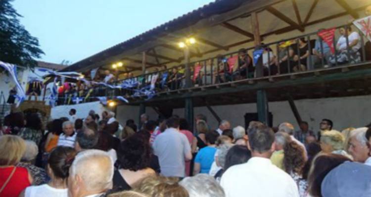 Πούλμαν του Petrides Travel για την «Αγία Σωτήρα»