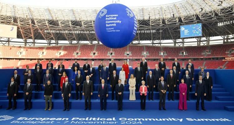 Ανήσυχοι οι Ευρωπαίοι ηγέτες στη Βουδαπέστη: Προειδοποιούν τον Τραμπ για δασμούς, Ουκρανία, ΝΑΤΟ