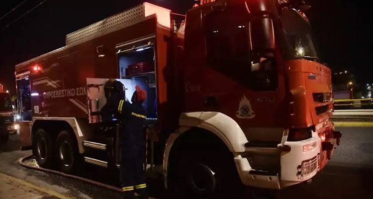 &Lambda;ή&mu;&nu;&omicron;&sigmaf;: &Phi;&omega;&tau;&iota;ά &alpha;&upsilon;&tau;ή &tau;&eta;&nu; ώ&rho;&alpha; &sigma;&tau;&omicron; &Kappa;&omicron;&nu;&tau;&omicron;&pi;&omicron;ύ&lambda;&iota;