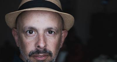 &Omicron; &Gamma;&iota;ώ&rho;&gamma;&omicron;&sigmaf; &Kappa;&omega;&mu;ά&kappa;&eta;&sigmaf;, &nu;έ&omicron;&sigmaf; &pi;&rho;ό&epsilon;&delta;&rho;&omicron;&sigmaf; &tau;&omicron;&upsilon; &Sigma;&upsilon;&lambda;&lambda;ό&gamma;&omicron;&upsilon; &laquo;&Phi;ί&lambda;&omicron;&iota; &tau;&eta;&sigmaf; &Pi;&alpha;&lambda;&iota;ά&sigmaf; &Mu;&eta;&tau;&rho;ό&pi;&omicron;&lambda;&eta;&sigmaf; &Lambda;ή&mu;&nu;&omicron;&upsilon;&raquo;