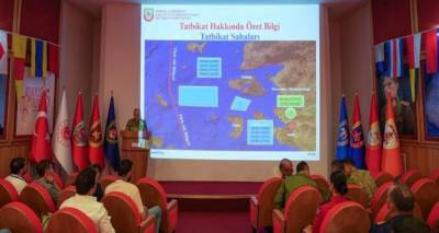 &Eta; &Tau;&omicron;&upsilon;&rho;&kappa;ί&alpha; &pi;&alpha;&rho;&omicron;&upsilon;&sigma;&iota;ά&zeta;&epsilon;&iota; &mu;&epsilon; &chi;ά&rho;&tau;&epsilon;&sigmaf; &tau;&omicron; &mu;&iota;&sigma;ό &Alpha;&iota;&gamma;&alpha;ί&omicron; &omega;&sigmaf; &delta;&iota;&kappa;ή &tau;&eta;&sigmaf; &pi;&epsilon;&rho;&iota;&omicron;&chi;ή έ&rho;&epsilon;&upsilon;&nu;&alpha;&sigmaf; &kappa;&alpha;&iota; &delta;&iota;ά&sigma;&omega;&sigma;&eta;&sigmaf;