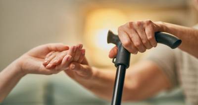 &Mu;&iota;&kappa;&rho;ή &Alpha;&gamma;&gamma;&epsilon;&lambda;ί&alpha;: &Zeta;&eta;&tau;&epsilon;ί&tau;&alpha;&iota; &kappa;&upsilon;&rho;ί&alpha; &gamma;&iota;&alpha; &phi;&rho;&omicron;&nu;&tau;ί&delta;&alpha; &eta;&lambda;&iota;&kappa;&iota;&omega;&mu;έ&nu;&eta;&sigmaf;