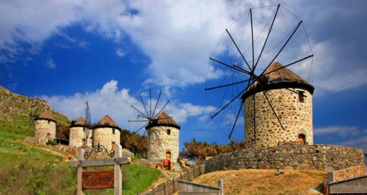 &Upsilon;&pi;έ&rho;&omicron;&chi;&epsilon;&sigmaf; &epsilon;&iota;&kappa;ό&nu;&epsilon;&sigmaf; &alpha;&pi;ό &tau;&eta; &Lambda;ή&mu;&nu;&omicron;!