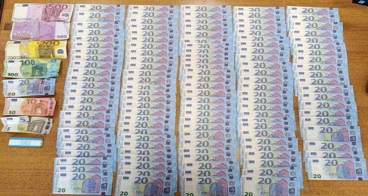 Σύλληψη 18χρονου στη Χίο για κυκλοφορία πλαστών χαρτονομισμάτων | Κατείχε πάνω από 130 παραχαραγμένα ευρώ