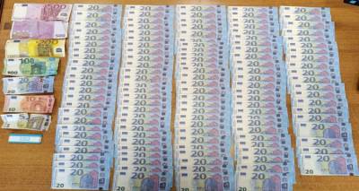 Σύλληψη 18χρονου στη Χίο για κυκλοφορία πλαστών χαρτονομισμάτων | Κατείχε πάνω από 130 παραχαραγμένα ευρώ