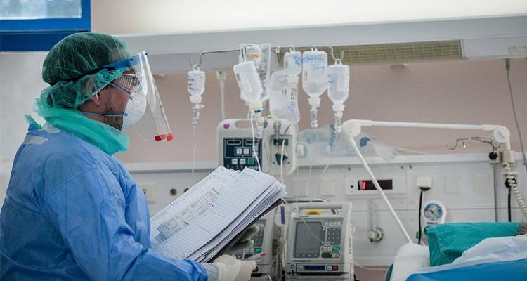 &Kappa;&omicron;&rho;&omega;&nu;&omicron;ϊό&sigmaf;: &Sigma;&tau;&alpha; 1044 &tau;&alpha; &nu;έ&alpha; &kappa;&rho;&omicron;ύ&sigma;&mu;&alpha;&tau;&alpha; | 600 &delta;&iota;&alpha;&sigma;&omega;&lambda;&eta;&nu;&omega;&mu;έ&nu;&omicron;&iota;, 85 &theta;ά&nu;&alpha;&tau;&omicron;&iota; - Live &eta; &epsilon;&nu;&eta;&mu;έ&rho;&omega;&sigma;&eta;