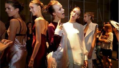 Τα μοντέλα κάνουν δίαιτα με... χαρτομάντιλα, αποκαλύπτει πρώην διευθύντρια της Vogue