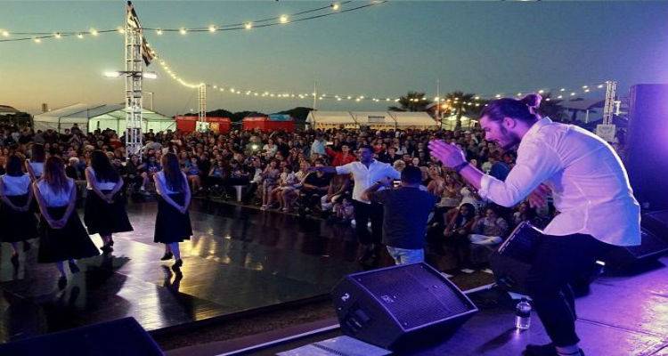 &Omicron; 18&chi;&rho;&omicron;&nu;&omicron;&sigmaf; &Lambda;&eta;&mu;&nu;&iota;ό&sigmaf; &chi;&omicron;&rho;&epsilon;&upsilon;&tau;ή&sigmaf; &pi;&omicron;&upsilon; &xi;&epsilon;&sigma;ή&kappa;&omega;&sigma;&epsilon; &tau;&omicron;&upsilon;&sigmaf; &pi;ά&nu;&tau;&epsilon;&sigmaf; &mu;&epsilon; &tau;&omicron; &tau;&omicron;&upsilon;&mu;&pi;&epsilon;&rho;&lambda;έ&kappa;&iota; &tau;&omicron;&upsilon;!