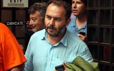 Ελεύθερος με απαγόρευση εξόδου από τη χώρα ο Φωτόπουλος