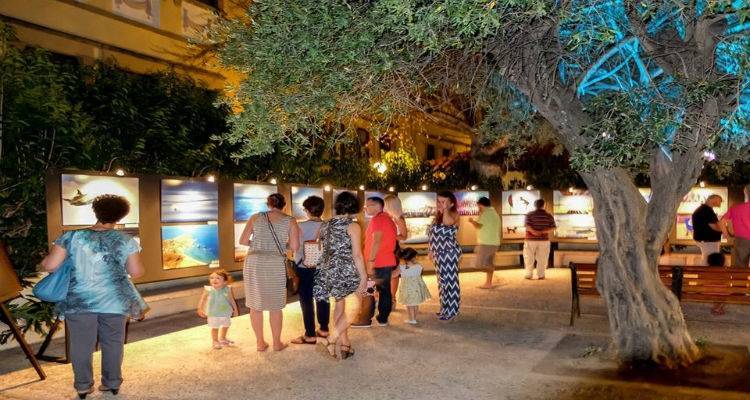 &Epsilon;&gamma;&kappa;&alpha;ί&nu;&iota;&alpha; &epsilon;&chi;&theta;έ&sigmaf; &gamma;&iota;&alpha; &tau;&eta;&nu; 4&eta; έ&kappa;&theta;&epsilon;&sigma;&eta; &phi;&omega;&tau;&omicron;&gamma;&rho;&alpha;&phi;ί&alpha;&sigmaf; &sigma;&tau;&eta; &Lambda;ή&mu;&nu;&omicron; (photos)