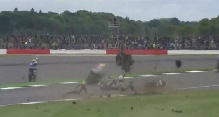 Τρομακτική σύγκρουση στο MotoGP -Γλίτωσαν από θαύμα οι δύο οδηγοί (video)