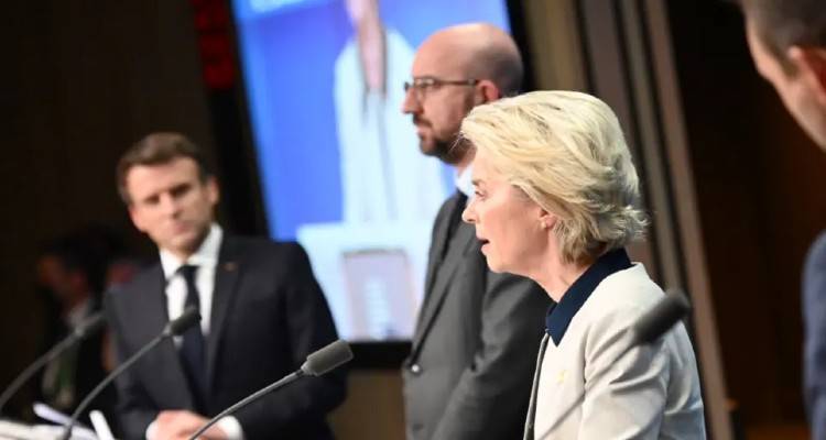 &Pi;ό&lambda;&epsilon;&mu;&omicron;&sigmaf; &sigma;&tau;&eta;&nu; &Omicron;&upsilon;&kappa;&rho;&alpha;&nu;ί&alpha;: &Tau;&omicron; &pi;&alpha;&rho;&alpha;&sigma;&kappa;ή&nu;&iota;&omicron; &tau;&omega;&nu; &alpha;&pi;&omicron;&phi;ά&sigma;&epsilon;&omega;&nu; &tau;&omicron;&upsilon; &Epsilon;&upsilon;&rho;&omega;&pi;&alpha;ϊ&kappa;&omicron;ύ &Sigma;&upsilon;&mu;&beta;&omicron;&upsilon;&lambda;ί&omicron;&upsilon; &gamma;&iota;&alpha; &tau;&iota;&sigmaf; &kappa;&upsilon;&rho;ώ&sigma;&epsilon;&iota;&sigmaf; &sigma;&tau;&eta; &Rho;&omega;&sigma;ί&alpha;