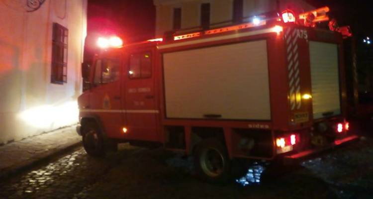 &Sigma;&upsilon;&mu;&beta;&alpha;ί&nu;&epsilon;&iota; &tau;ώ&rho;&alpha;: &Phi;&omega;&tau;&iota;ά &sigma;&tau;&eta;&nu; &pi;&epsilon;&rho;&iota;&omicron;&chi;ή &laquo;&Psi;ύ&lambda;&lambda;&omicron;&iota;&raquo;