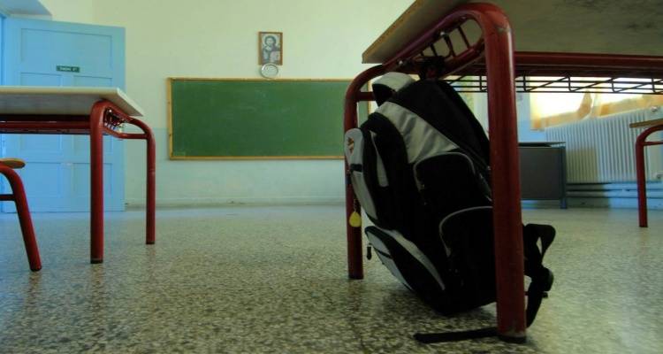 &Lambda;ή&mu;&nu;&omicron;&sigmaf;: &Epsilon;&pi;&iota;&sigma;&tau;&rho;&omicron;&phi;ή &sigma;&tau;&alpha; &theta;&rho;&alpha;&nu;ί&alpha; &gamma;&iota;&alpha; &tau;&omicron;&upsilon;&sigmaf; &mu;&alpha;&theta;&eta;&tau;έ&sigmaf; &tau;&omicron;&upsilon; &Delta;&eta;&mu;&omicron;&tau;&iota;&kappa;&omicron;ύ &Alpha;&gamma;. &Delta;&eta;&mu;&eta;&tau;&rho;ί&omicron;&upsilon; &mu;&epsilon;&tau;ά &tau;&eta;&nu; &omicron;&lambda;&omicron;&kappa;&lambda;ή&rho;&omega;&sigma;&eta; &tau;&omega;&nu; &epsilon;&rho;&gamma;&alpha;&sigma;&iota;ώ&nu; &alpha;&pi;&omicron;&lambda;ύ&mu;&alpha;&nu;&sigma;&eta;&sigmaf;
