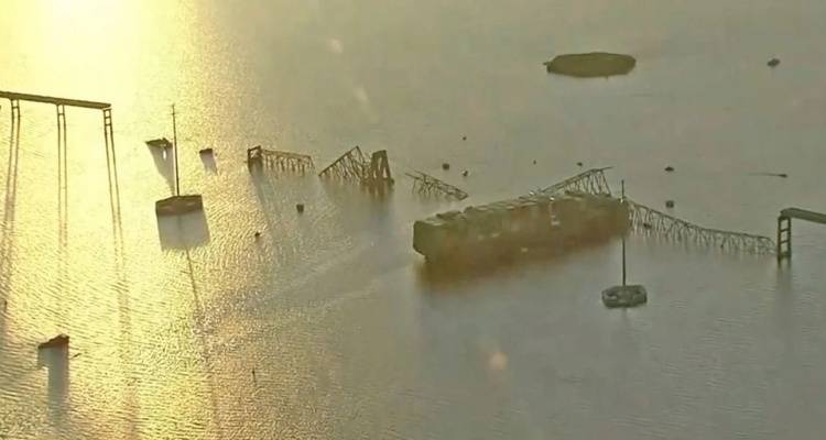 Σκηνικό Αποκάλυψης μετά την κατάρρευση της γέφυρας στη Βαλτιμόρη, αδιανόητες εικόνες | Ψάχνουν 6 άτομα στο νερό