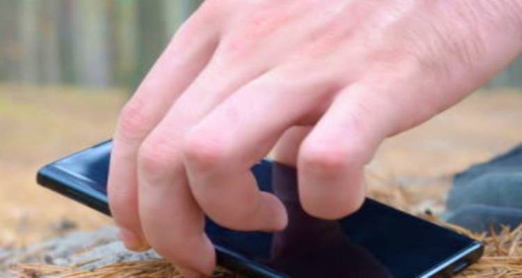 &Mu;ύ&rho;&iota;&nu;&alpha;: &Chi;ά&theta;&eta;&kappa;&epsilon; &kappa;&iota;&nu;&eta;&tau;ό &tau;&eta;&lambda;έ&phi;&omega;&nu;&omicron;!