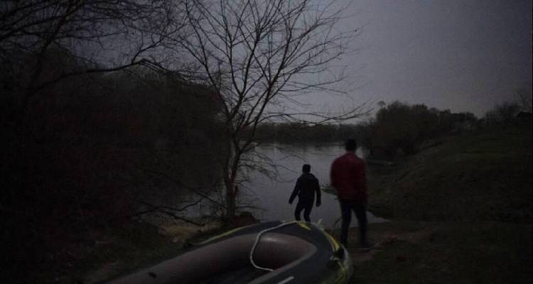 &Theta;&rho;ί&lambda;&epsilon;&rho; &mu;&epsilon; &epsilon;&gamma;&kappa;&lambda;&omega;&beta;&iota;&sigma;&mu;έ&nu;&omicron;&upsilon;&sigmaf; &mu;&epsilon;&tau;&alpha;&nu;ά&sigma;&tau;&epsilon;&sigmaf; &sigma;&epsilon; &nu;&eta;&sigma;ί&delta;&alpha; &tau;&omicron;&upsilon; Έ&beta;&rho;&omicron;&upsilon; - &laquo;&Epsilon;ί&nu;&alpha;&iota; &sigma;&tau;&eta;&nu; &Tau;&omicron;&upsilon;&rho;&kappa;ί&alpha;&raquo; &lambda;έ&epsilon;&iota; &eta; &Alpha;&theta;ή&nu;&alpha;