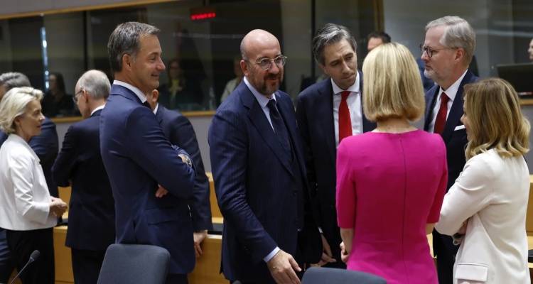 &Sigma;ύ&nu;&omicron;&delta;&omicron;&sigmaf; &Kappa;&omicron;&rho;&upsilon;&phi;ή&sigmaf;: &Chi;&omega;&rho;ί&sigmaf; &sigma;&upsilon;&mu;&phi;&omega;&nu;ί&alpha; &gamma;&iota;&alpha; &tau;&alpha; &epsilon;&upsilon;&rho;&omega;&pi;&alpha;ϊ&kappa;ά &alpha;&xi;&iota;ώ&mu;&alpha;&tau;&alpha; -&Delta;&iota;&alpha;&phi;ώ&nu;&eta;&sigma;&alpha;&nu; &gamma;&iota;&alpha; &tau;&eta; &theta;&eta;&tau;&epsilon;ί&alpha; &tau;&omicron;&upsilon; &pi;&rho;&omicron;έ&delta;&rho;&omicron;&upsilon; &tau;&omicron;&upsilon; &Epsilon;&upsilon;&rho;&omega;&pi;&alpha;ϊ&kappa;&omicron;ύ &Sigma;&upsilon;&mu;&beta;&omicron;&upsilon;&lambda;ί&omicron;&upsilon;