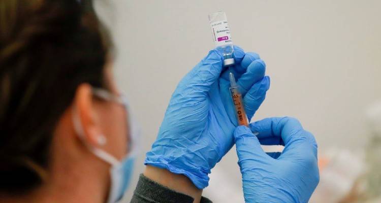 Βρετανία – Κορονοϊός: Αναστέλλονται οι δοκιμές του εμβολίου της Οξφόρδης/AstraZeneca σε παιδιά