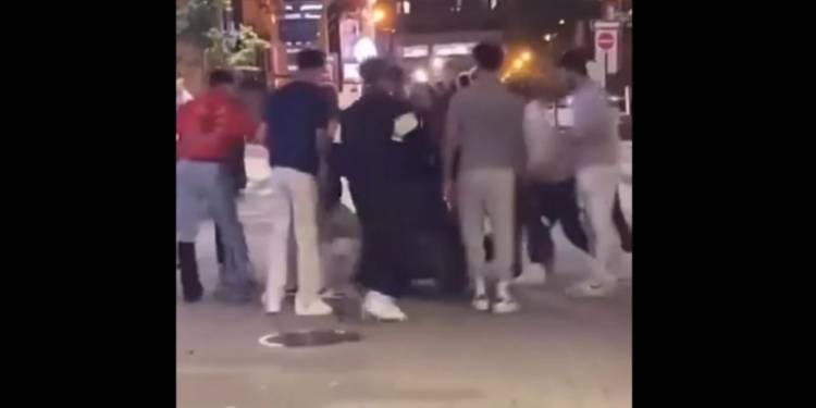 Ομοφοβική επίθεση στον Καναδά: Ομάδα ανδρών ξυλοκόπησε βάναυσα ζευγάρι γυναικών