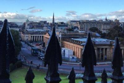 &Epsilon;&delta;ώ &Epsilon;&delta;&iota;&mu;&beta;&omicron;ύ&rho;&gamma;&omicron;: Έ&nu;&alpha;&nu; &chi;&rho;ό&nu;&omicron; &mu;&epsilon;&tau;ά