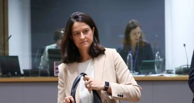 &Kappa;&epsilon;&rho;&alpha;&mu;έ&omega;&sigmaf;: Έ&rho;&chi;&epsilon;&tau;&alpha;&iota; έ&kappa;&tau;&alpha;&kappa;&tau;&omicron; &epsilon;&pi;ί&delta;&omicron;&mu;&alpha; &Chi;&rho;&iota;&sigma;&tau;&omicron;&upsilon;&gamma;έ&nu;&nu;&omega;&nu;, ύ&psi;&omicron;&upsilon;&sigmaf; 100 έ&omega;&sigmaf; 200 &epsilon;&upsilon;&rho;ώ, &sigma;&epsilon; &sigma;&upsilon;&nu;&tau;&alpha;&xi;&iota;&omicron;ύ&chi;&omicron;&upsilon;&sigmaf; &kappa;&alpha;&iota; &epsilon;&upsilon;ά&lambda;&omega;&tau;&epsilon;&sigmaf; &omicron;&mu;ά&delta;&epsilon;&sigmaf;