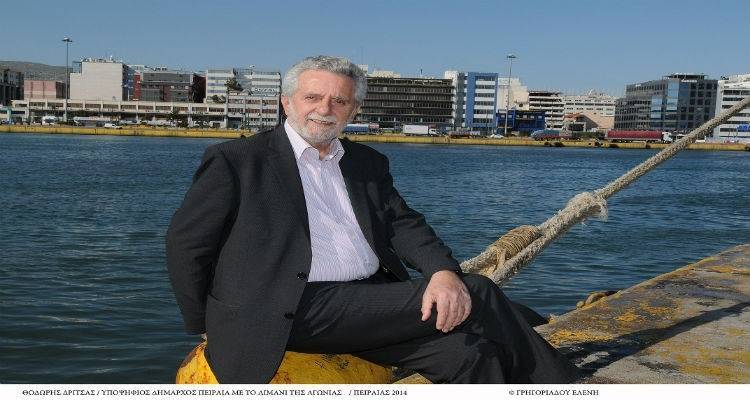 &Delta;ή&mu;&alpha;&rho;&chi;&omicron;&sigmaf; &Alpha;&gamma;ί&omicron;&upsilon; &Epsilon;&upsilon;&sigma;&tau;&rho;&alpha;&tau;ί&omicron;&upsilon; &pi;&rho;&omicron;&sigmaf; &Delta;&rho;ί&tau;&sigma;&alpha;: &laquo;&Mu;&epsilon; &rho;&omega;&tau;&omicron;ύ&nu; &kappa;&alpha;&iota; &delta;&epsilon;&nu; &xi;έ&rho;&omega; &tau;&iota; &nu;&alpha; &alpha;&pi;&alpha;&nu;&tau;ή&sigma;&omega;&raquo; (mp3)