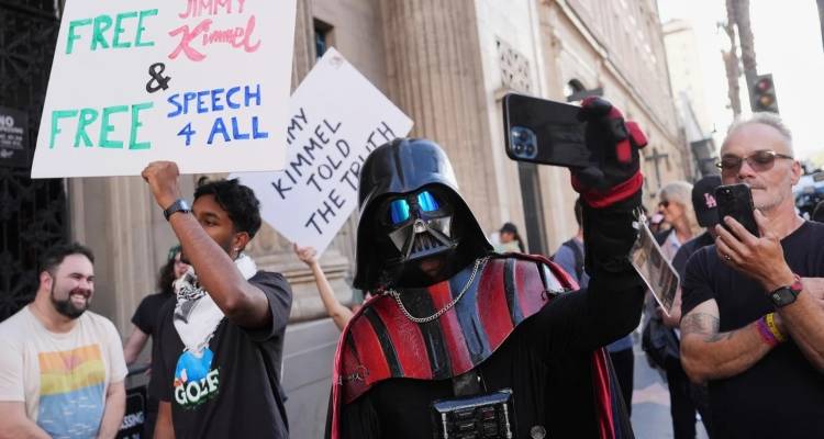 Πολιτική θύελλα στις ΗΠΑ μετά το «κόψιμο» της εκπομπής του Τζίμι Κίμελ -Μποϊκοτάζ στην Disney από συνδρομητές