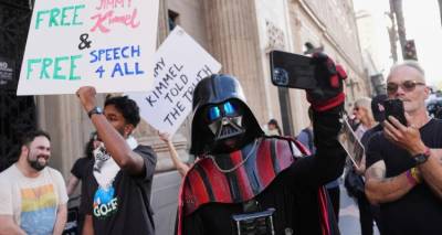 Πολιτική θύελλα στις ΗΠΑ μετά το «κόψιμο» της εκπομπής του Τζίμι Κίμελ -Μποϊκοτάζ στην Disney από συνδρομητές